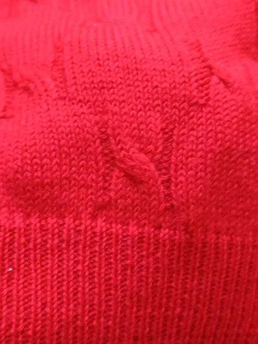 Czerwony sweter oversize M–L – miękki, delikatny, bardzo dobry stan