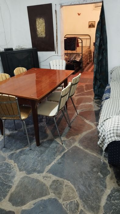 Mesa, Cadeiras e Sofá