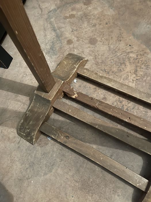 Cabide de pe antigo para restaurar