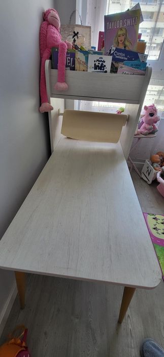 Secretária quarta criança