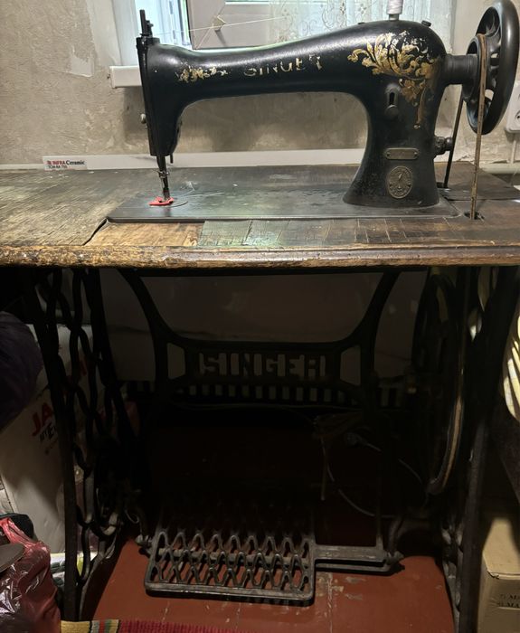 Швейная машинка со станинной singer