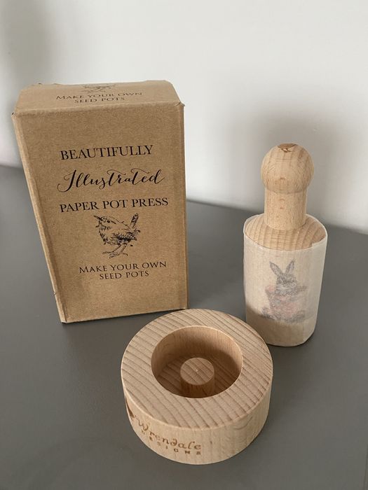 Forma do tworzenia papierowych doniczek