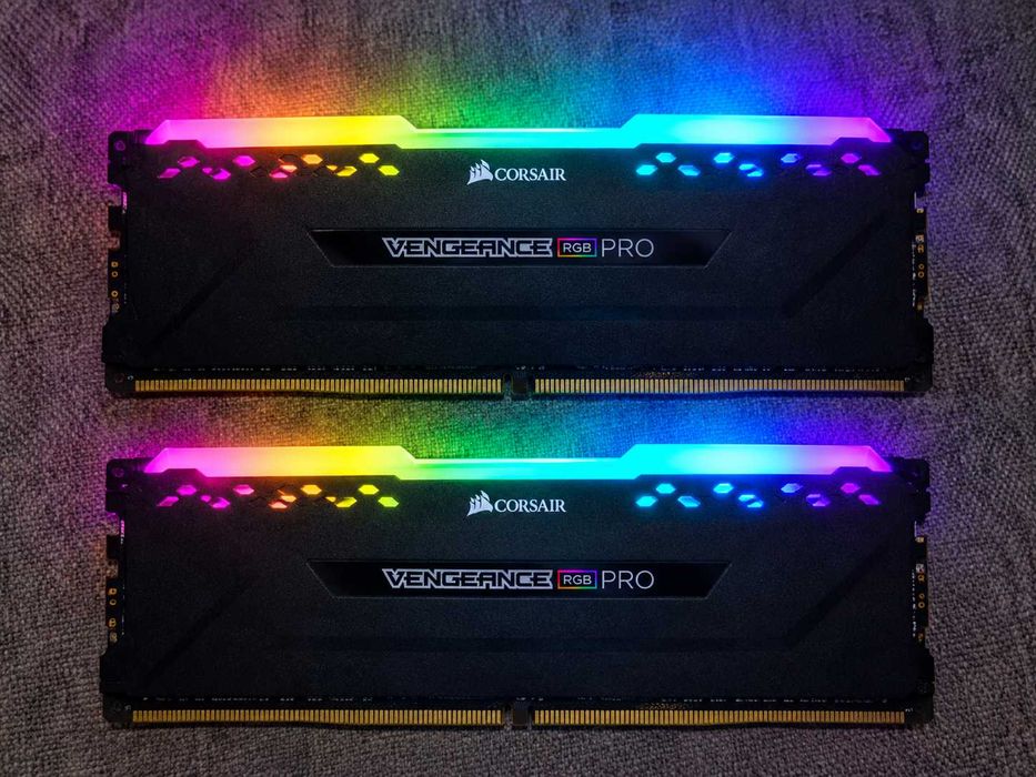 Kit de memória Corsair Vengeance® RGB PRO 16 GB (2 x 8 GB) DDR4 DRAM 3200 MHz C16 — Preto