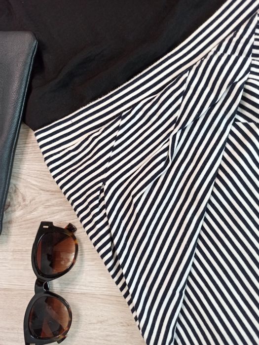 Spódniczka w paski Stradivarius