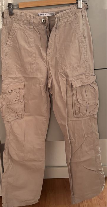 Dżinsy Cargo Straight damskie Bershka