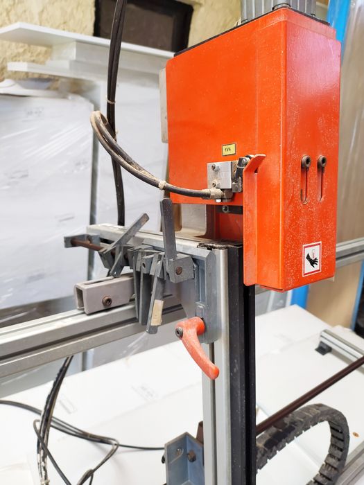 Gabarito BLUM para gavetas; Peneumático