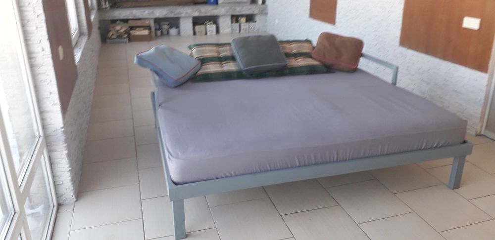 Диван Loft.Кровать из металла. LOFT.Кровать парящая из металла.