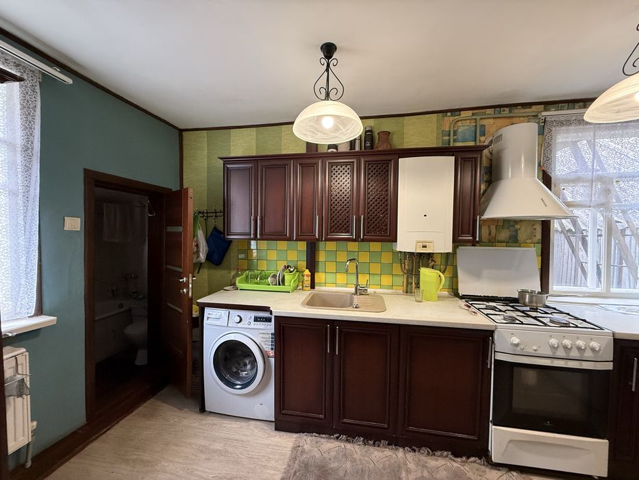 Будинок з майстернею