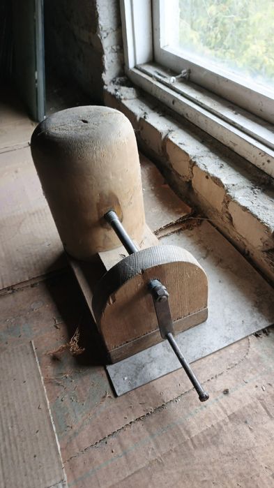 Starodawna forma do kapeluszy