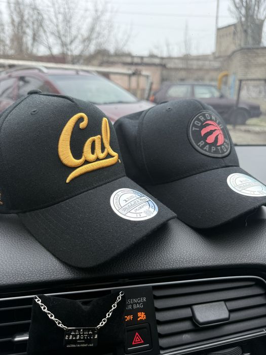 Продам кепки Toronto Raptots - Golden Bears