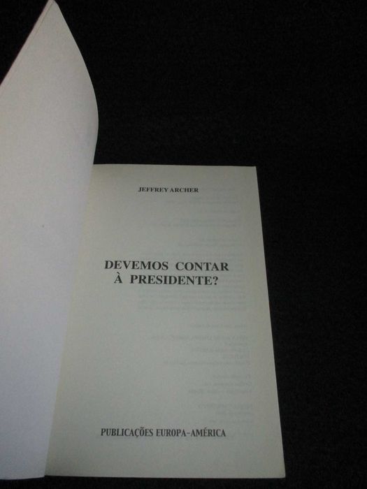 Livro Devemos contar à presidente Jeffrey Archer