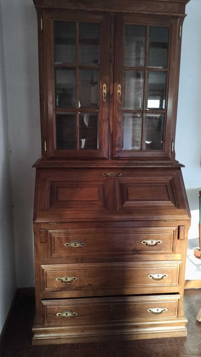 Escrivaninha em madeira