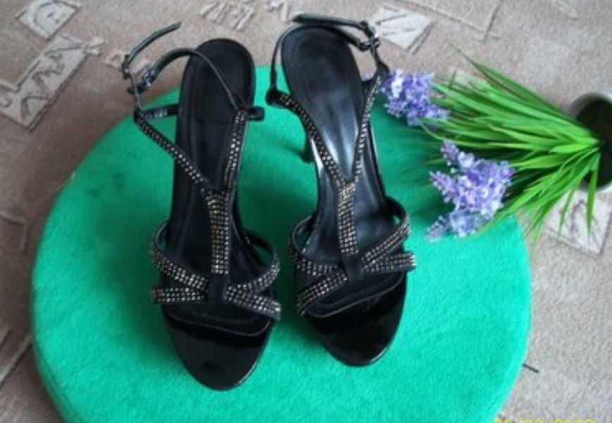 Босоножки женские. Стильные, удобные, на каблуке. Размер 38