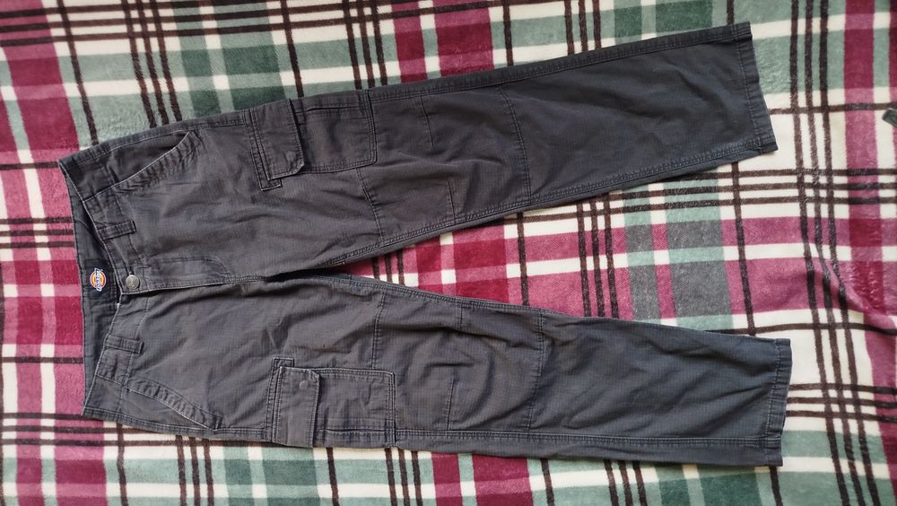 серые джынсы dickies