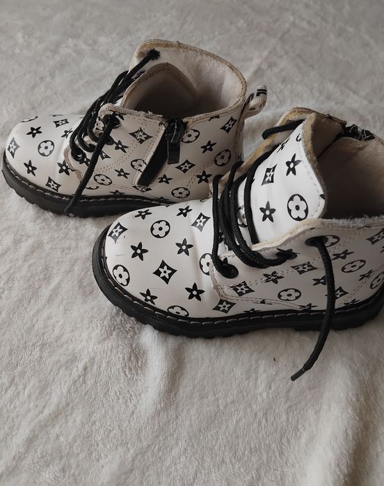 Продам черевички для дівчинки