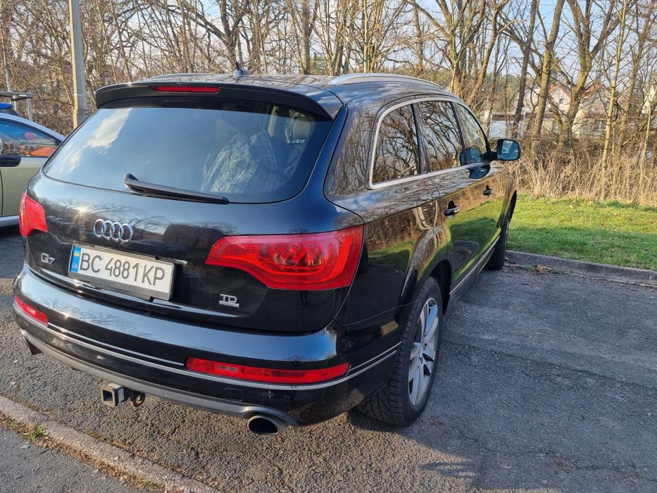 Автомобіль Ауді Q 7