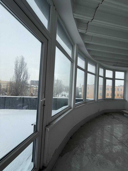 Приміщення з терасою. БЦ luxury. Фасад на вулицю Проскурівська