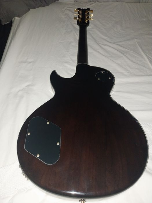 Custom 77 London's Burning deluxe 3 (DL3) (formato Gibson les paul)