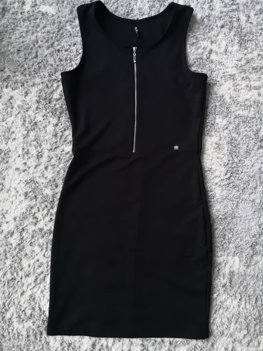 Czarna sukienka ołówkowa S