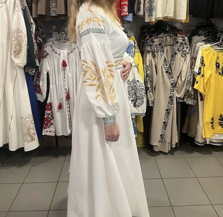 Вишитий комплект