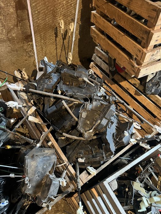 Замок дверей водійський  PL  на БМВ е46 е39 e38 рест до рест