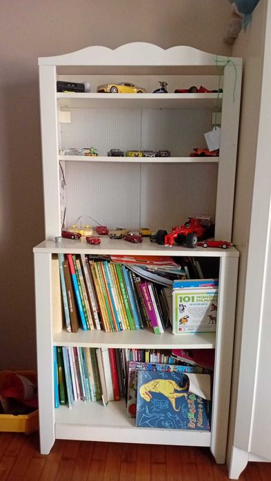 Estante/Biblioteca infantil branca em muito bom estado