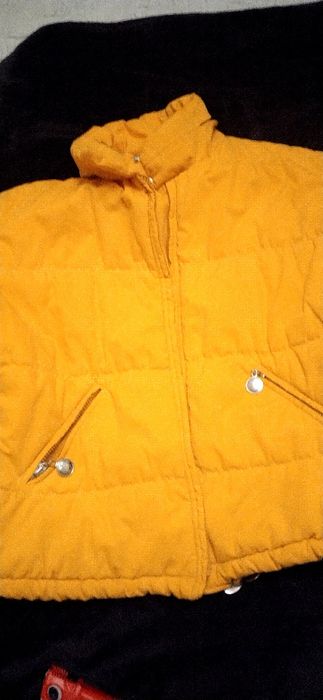 Жёлтая куртка москино moschino