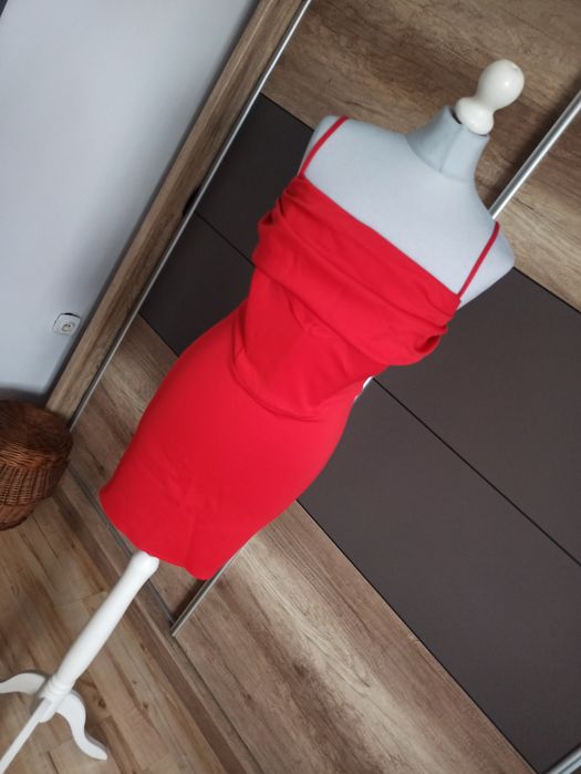 Czerwona sukienka mini r. 42