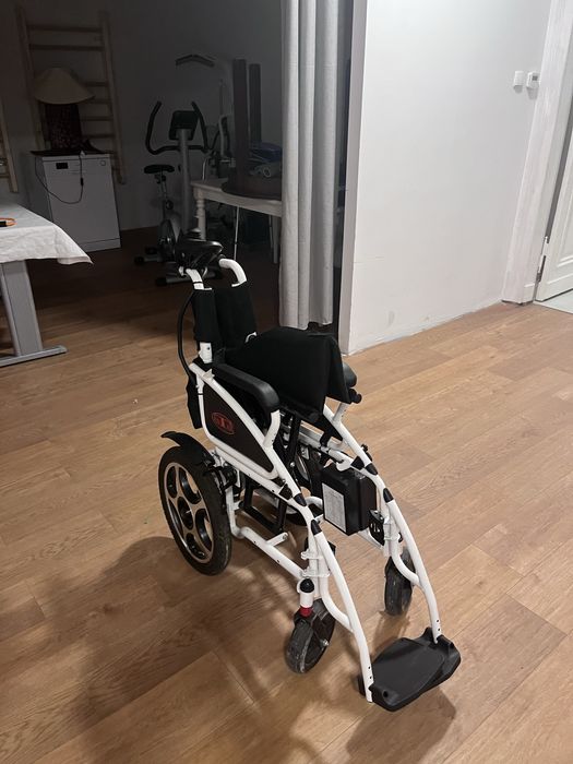 Wozek inwalidzki z napedem elektrycznym