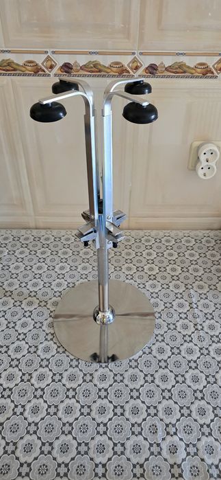 Suporte de bebidas  rotativo para 4 garrafas. Completo. Tenho 2.