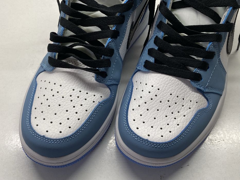 Tenis em Azul e Branco NOVOS