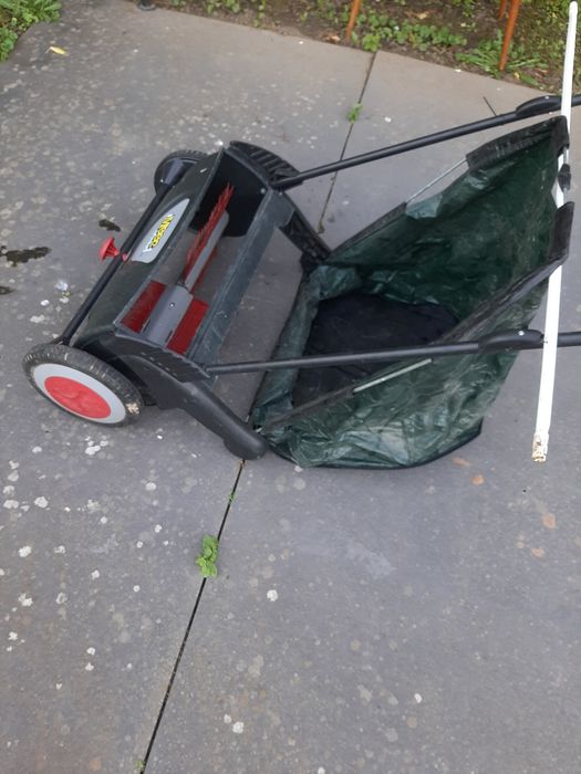 Zamiatarka do liści i trawy