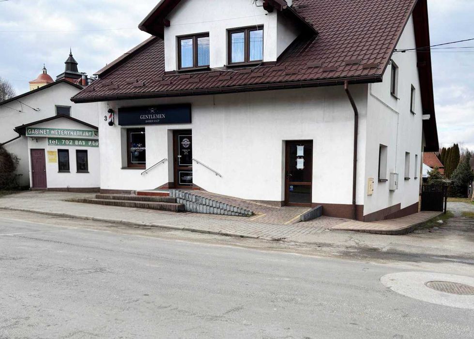 Do wynajęcia lokal użytkowy blisko centrum Leżajska z parkingiem