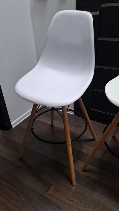 2 szt białe hokery w style skandynawskim