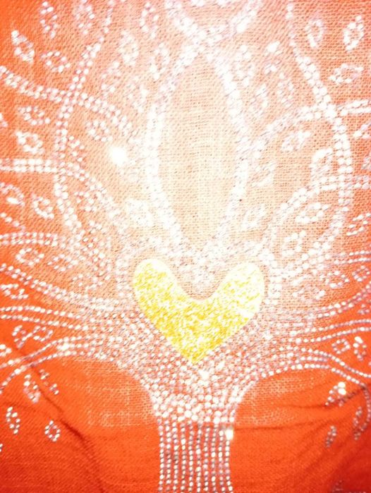 Blusa vermelha de linho com strass