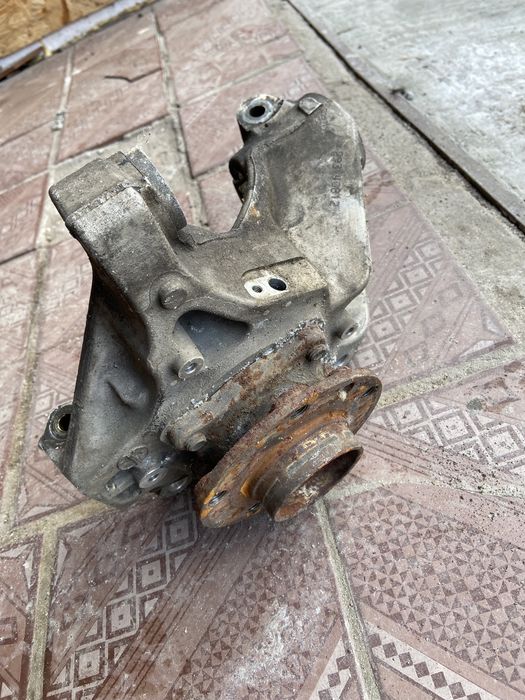 Цапфа/правий поворотний кулак Chrysler 200 2014-2016