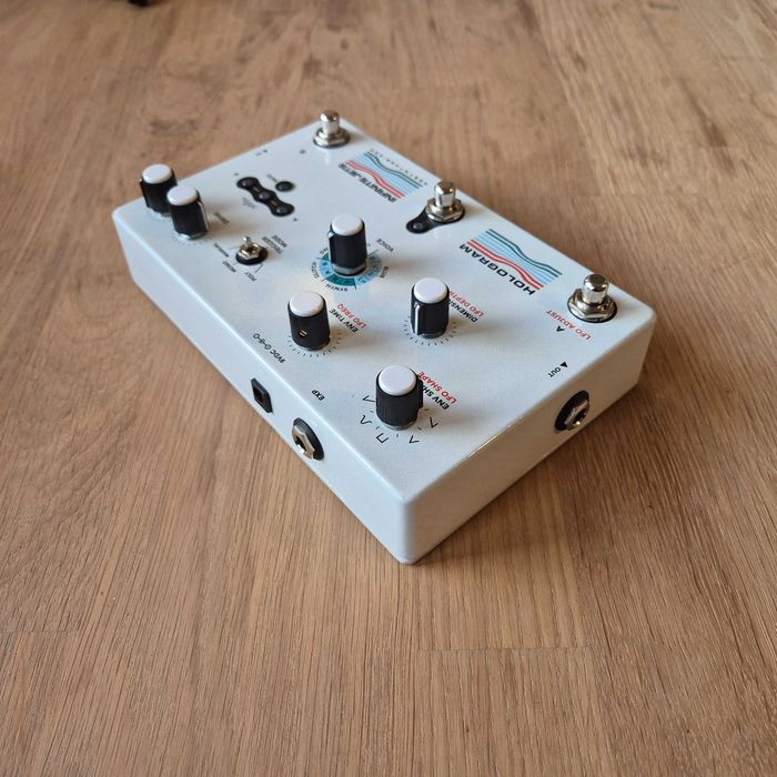 霊bone　Hologram infinite jets Infinite Jets | Multi-Voice Synth & Glitch Pedal