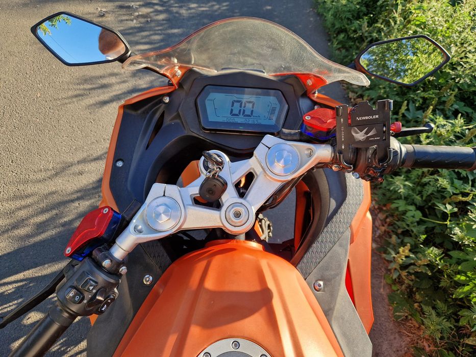 Мощный электромотоцикл Yamaha на центральном двигателе