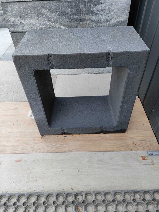 Stołek ogrodowy 48x48x25 gazon donica krzesło doniczka betonowa pustak