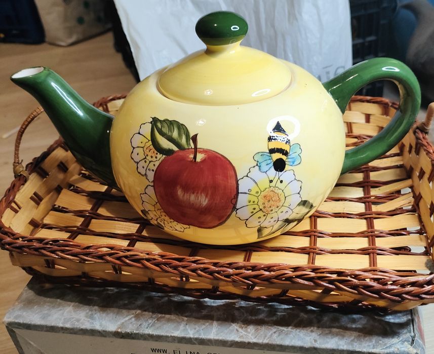 Новый чайник заварник жёлтый с яблоком и пчелой