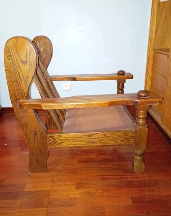 Cadeirão em madeira