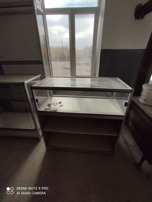Продам шкафи-вітрини