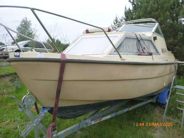 Łódka wędkarska / opt . silnik Suzuki 50 HP  lub 15  / 9,9 HP