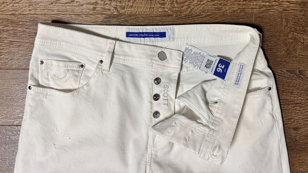 Джинсы Jacob Cohen.