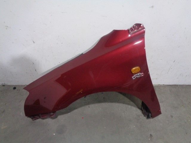 GUARDA-LAMAS FRONTAL ESQUERDO TOYOTA AVENSIS 2004