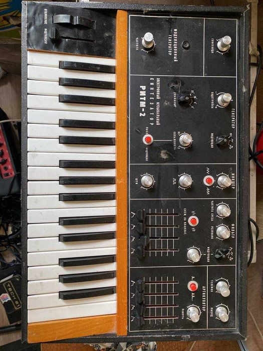 RITM-2 / РИТМ-2 : Analog Synthesizer Аналоговый Синтезатор с MIDI