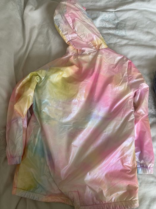 Sprzedam 3 kurtki wiek 8-9 lat