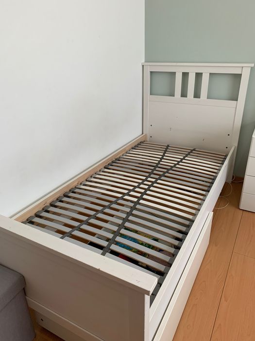 Bed, bed frame, mattress, 2 large drawers64553050552322121