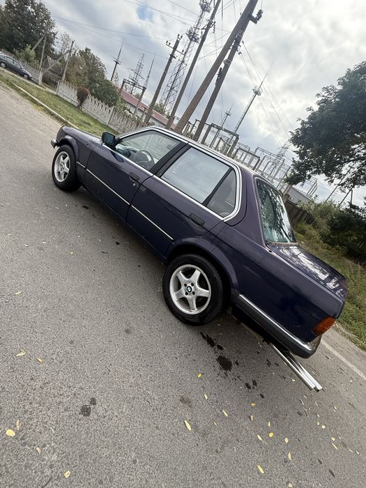 BMW E30 м50б20..