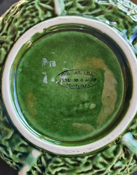 Conjunto de loiças de cor verde. Para colocar sopas ou outras